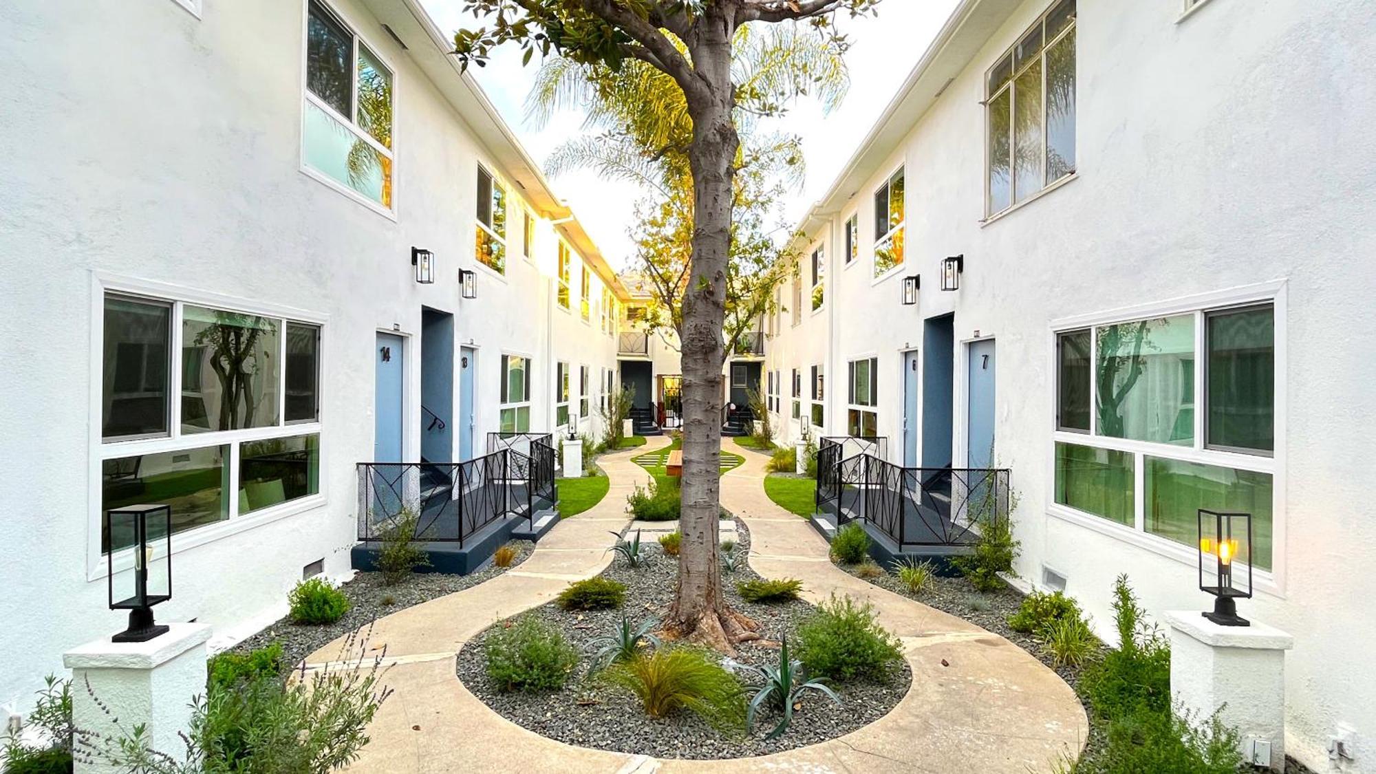 Hollywood/Thai Town Courtyard Apartment Los Angeles Exterior photo